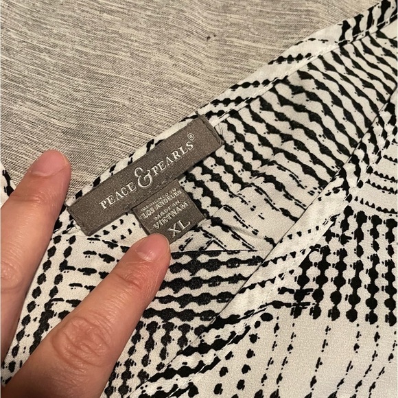 Peace&Pearls polyester shirt size XL black and white - Picture 6 of 6